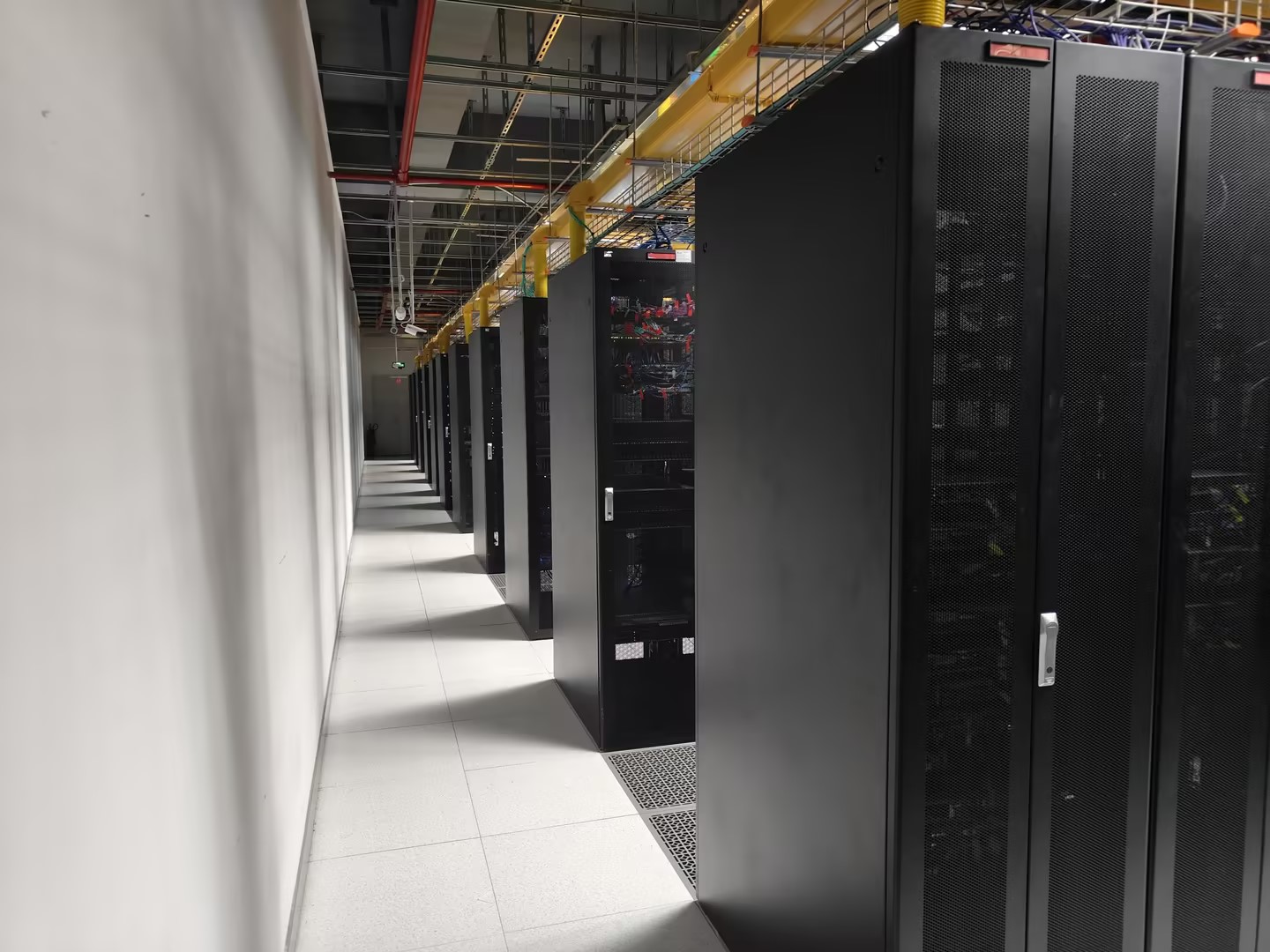 亦庄机房现在还有多少个空余机柜？